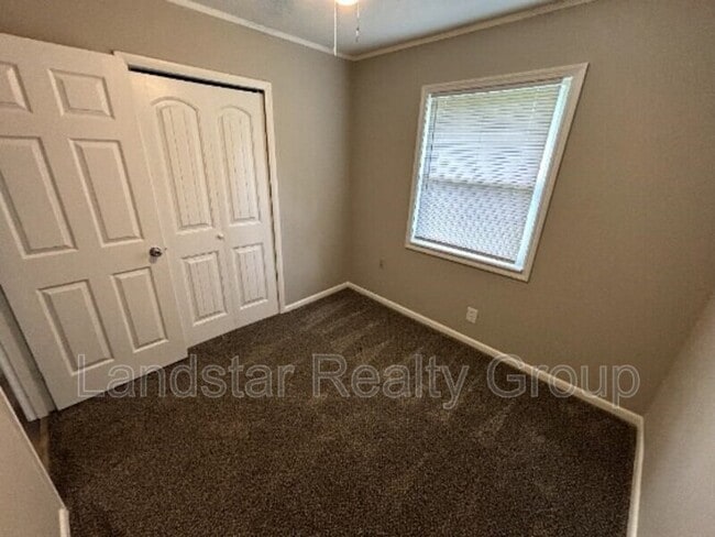 Building Photo - 9816 Titan Dr