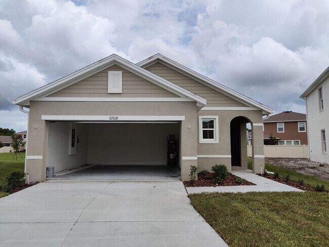 Building Photo - 32618 Canyonlands Dr