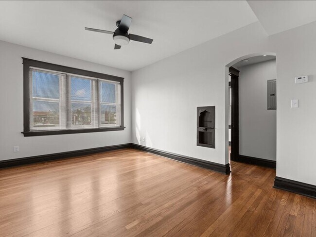 Building Photo - 4909 Lindenwood Ave