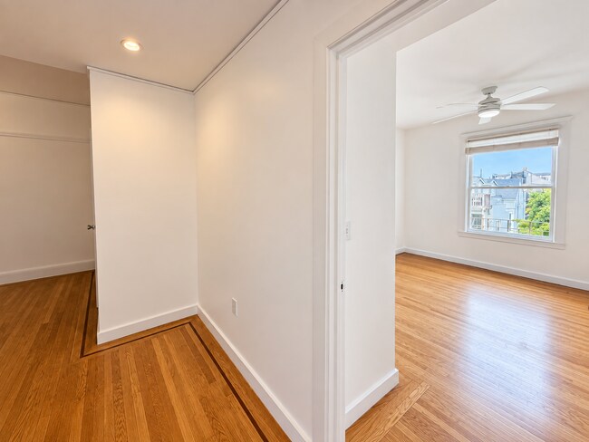Building Photo - 944 Hayes St