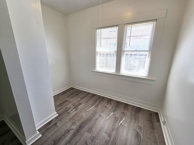 Building Photo - Immaculate 4 Bedroom 2 Bath Home
