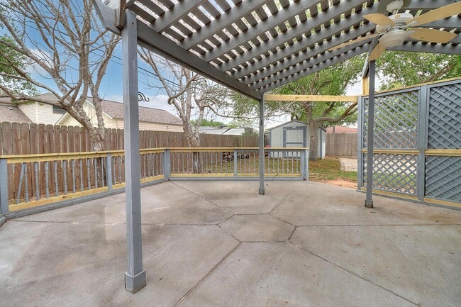 Building Photo - 3121 Seafoam Dr