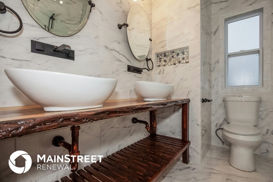 Building Photo - 8135 Westbourne Dr