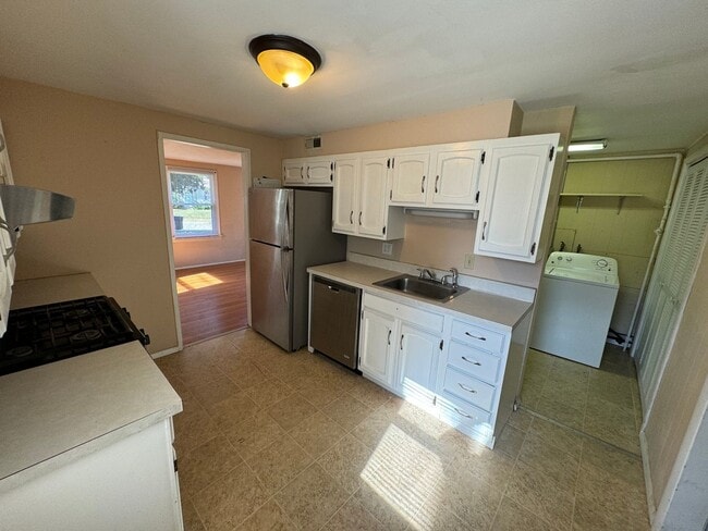 Building Photo - Charming 2-Bedroom, 1-Bathroom Home – $1,195/Month | 1,068 Sq. Ft.