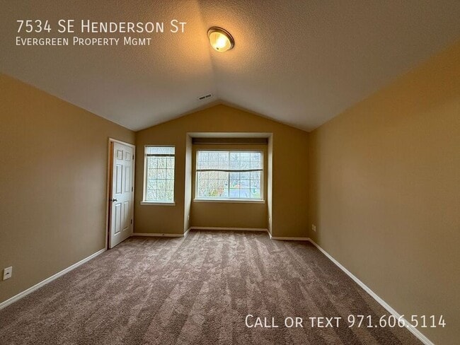 Building Photo - 7534 SE Henderson St