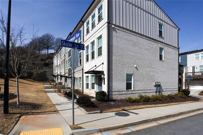 Building Photo - 313 Skylar Way SE