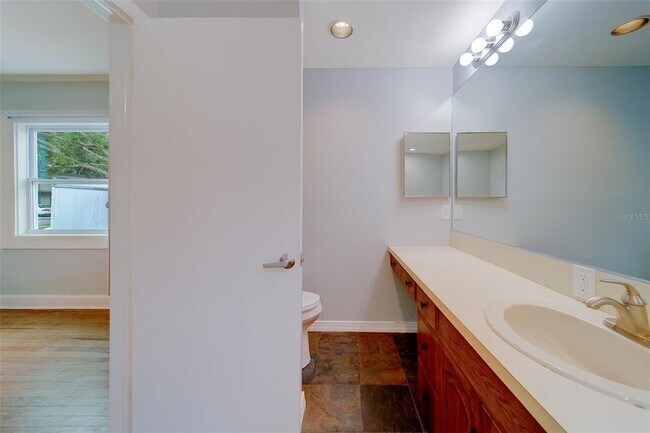 Building Photo - 810 2nd Ave NW