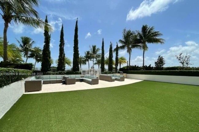 Building Photo - 3000 Coral Way