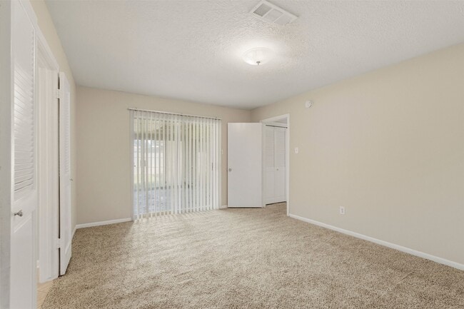 Building Photo - 810 Sunnybrook Ln