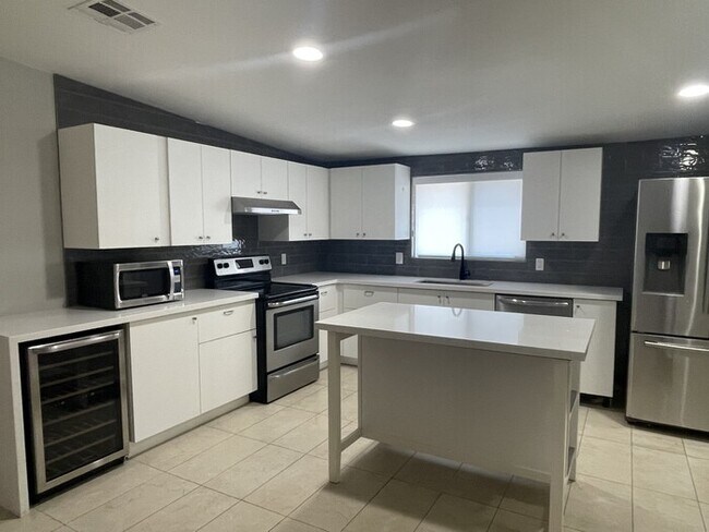 Building Photo - Great Home in Arcadia Light - Price Reduced