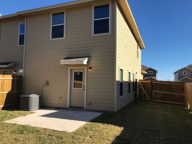 Building Photo - Town home for rent