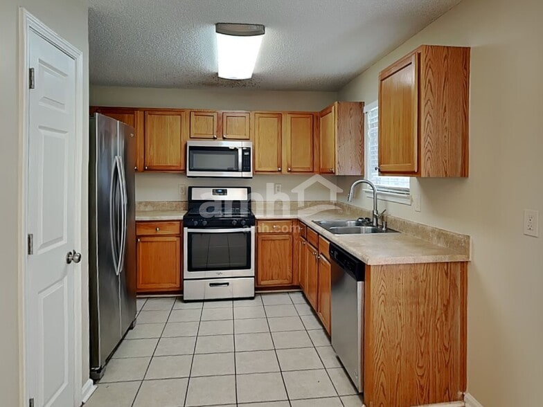 Building Photo - 228 Kings Cove