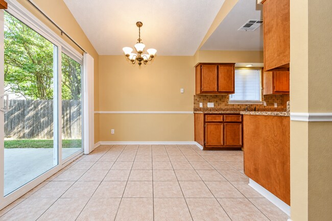 Building Photo - 1147 Royal Crest Dr