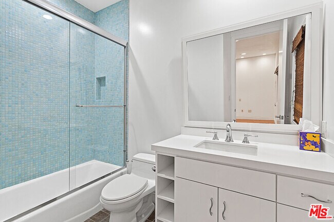 Building Photo - 4510 Tyrone Ave