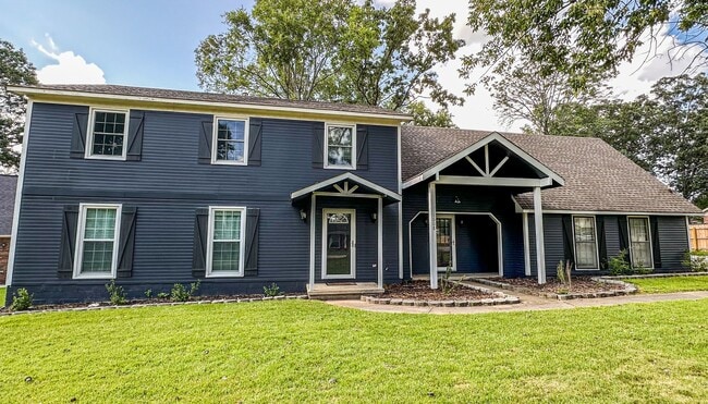 Building Photo - Lovely Home! Lots Of Space!