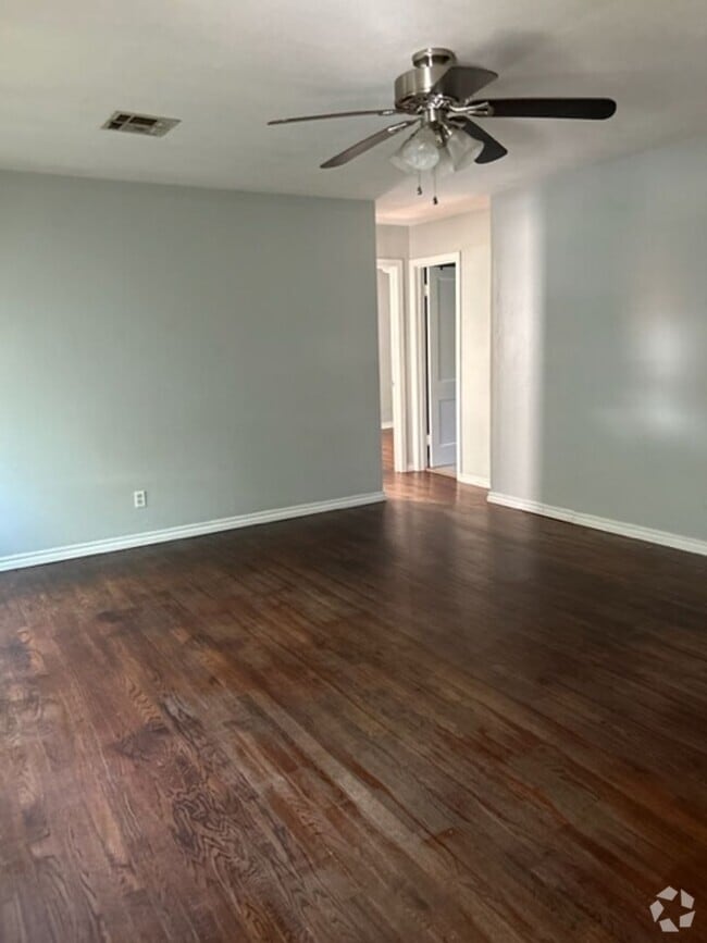 Building Photo - 2 Bedroom 1 bath Close to OU Campus