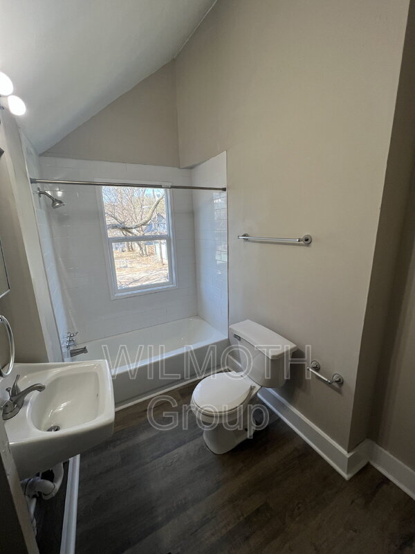 Building Photo - 3236 Graceland Ave