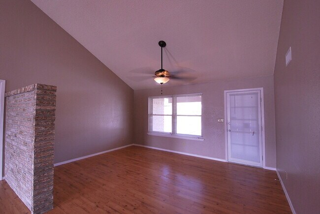 Building Photo - Single Family Home