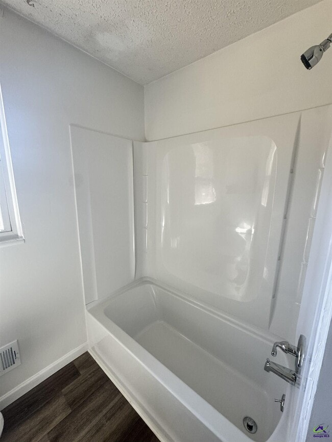 Building Photo - 501 Pinecrest Rd