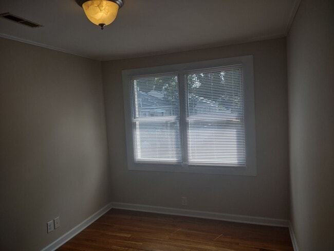 Building Photo - 2 Bedroom 1 Bath Condo in the Cottages of ...