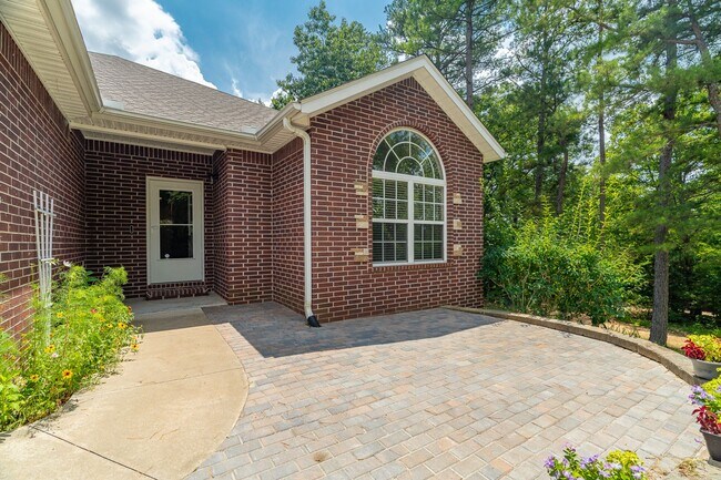 Building Photo - Immaculate 3 Bedroom Bella Vista Home! Amazing back patio!