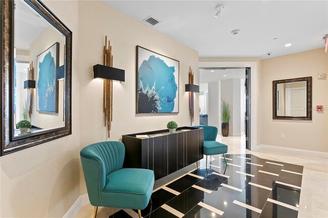 Building Photo - 450 Knights Run Ave