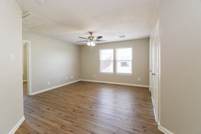 Building Photo - 216 Meadowhill Ln