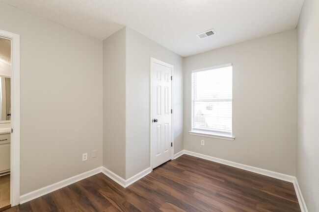 Building Photo - 4834 Royal Hills Cv