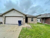 Building Photo - 621 S Landen Ave