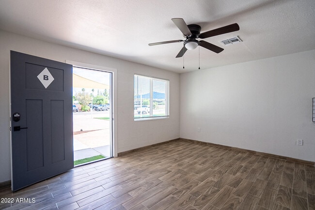 Building Photo - 37 E El Parque Dr