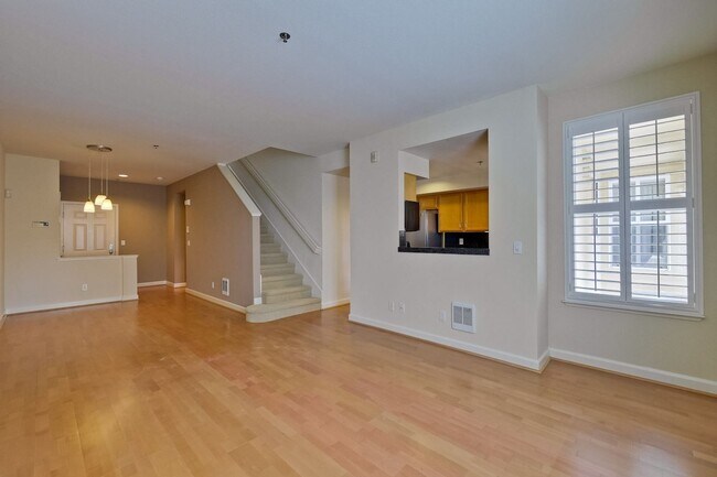 Building Photo - Downtown Mountain View l Stylish Home