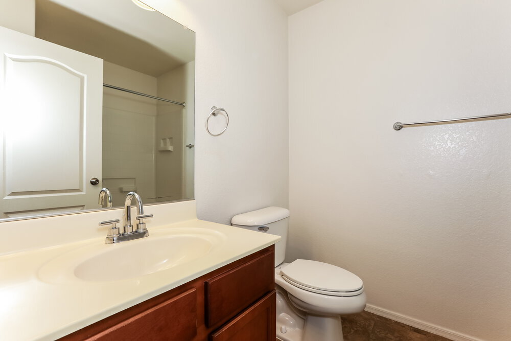 Building Photo - 1126 E Daniella Dr