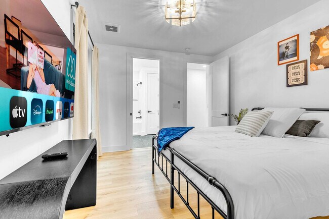 Building Photo - 554 Rosedale Ave