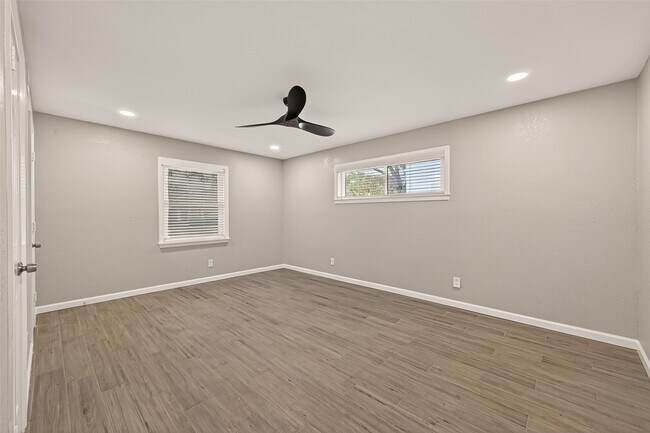 Building Photo - 4955 Wigton Dr