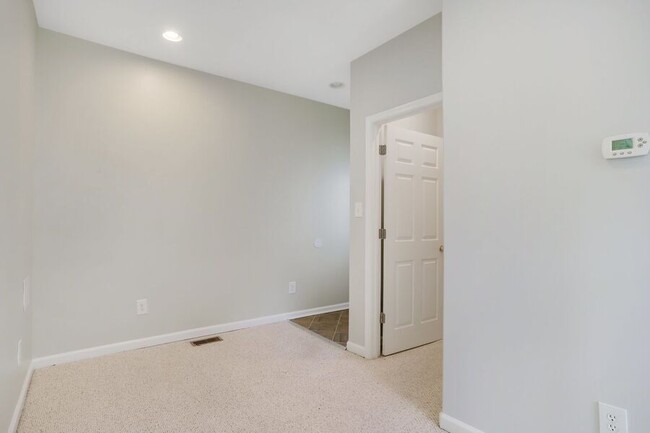 Building Photo - Amazing Anacostia 3 Bedroom with Parking I...