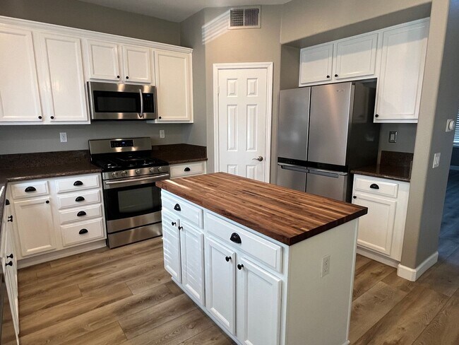 Building Photo - 30133 Destiny Dr