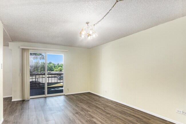 Building Photo - 2375 S Linden Ct