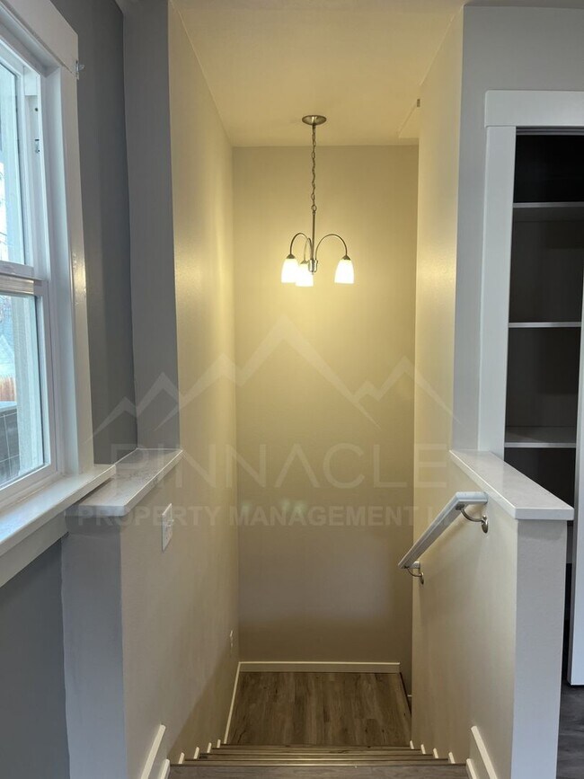 Building Photo - 1-5 1/2 Chicago Ave