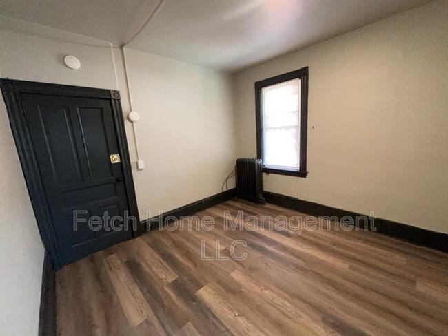 Building Photo - 19 S Ann St