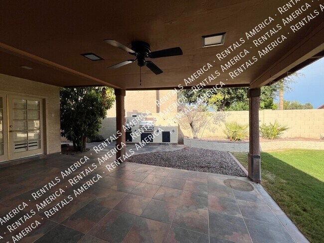 Building Photo - 1243 W Iris Dr