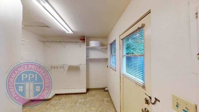 Building Photo - lac831