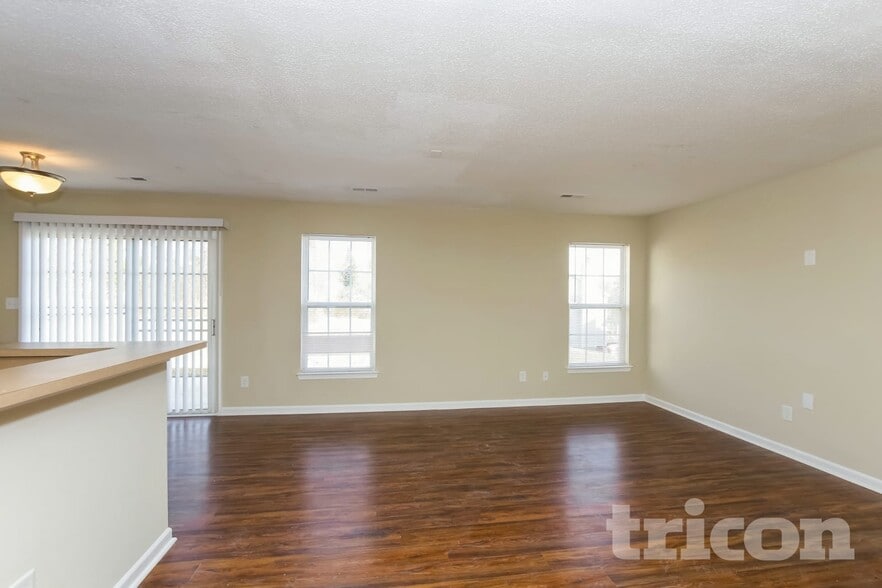 Building Photo - 3323 Mazen Ct