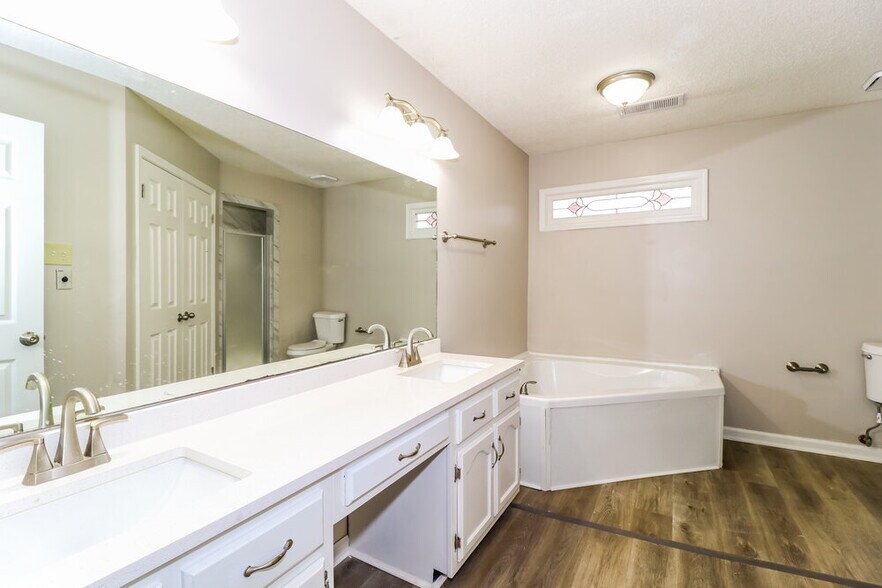 Building Photo - 329 Locust Grove Dr