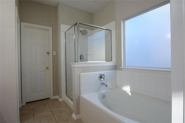 Building Photo - 1400 Oakcrest Dr