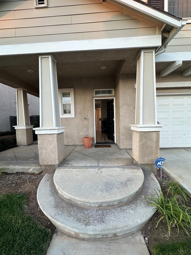 Building Photo - 721 W Fontaine Ln