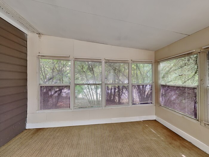 Building Photo - 1410 Stoneleigh Way