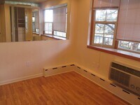 Building Photo - Private room with W/D in the unit. Month-M...