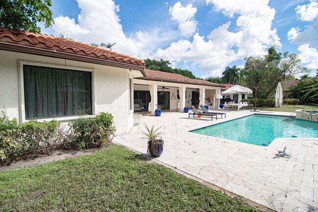 Building Photo - 8208 Twin Lake Dr