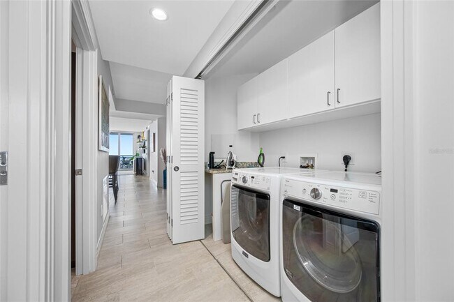 Building Photo - 1325 Snell Isle Blvd NE