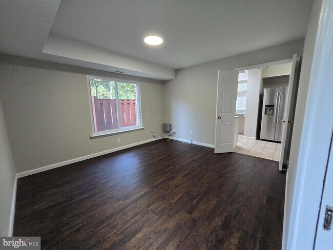Building Photo - 1006 Worthington Dr